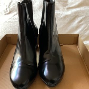 NWT camper black boots
